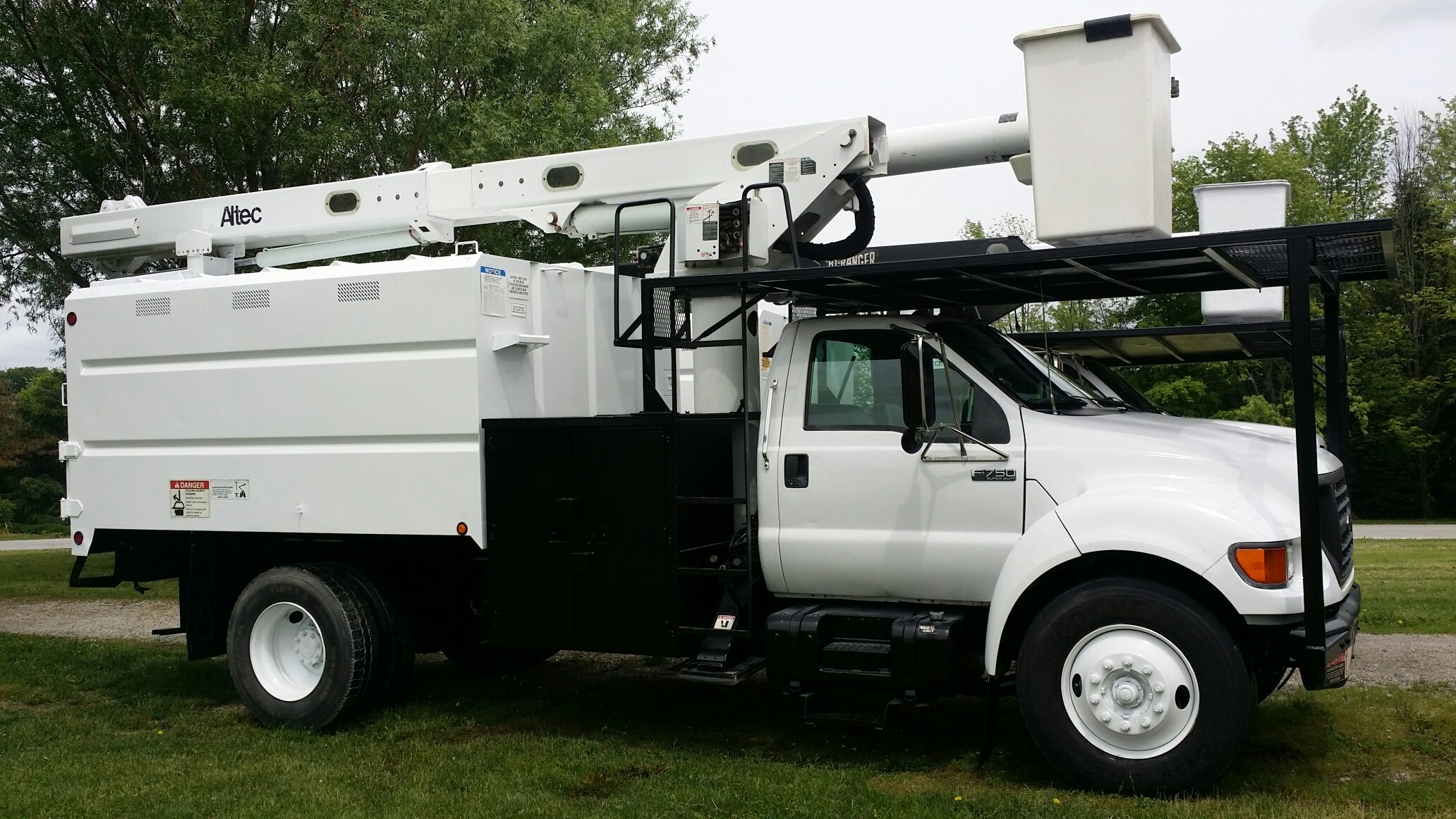 2003 Ford Forestry Cherry Picket Bucket Truck